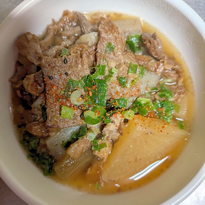 牛すじと大根とこんにゃくのビール煮込み